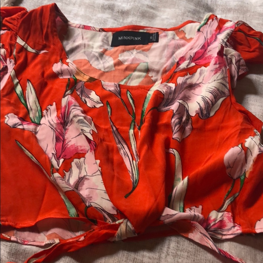 MinkPink Crop Top and Shorts set - Picture 2 of 3